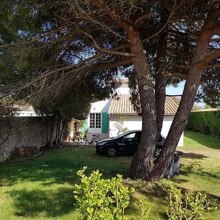 La Petite Grange 펜션 아르장르